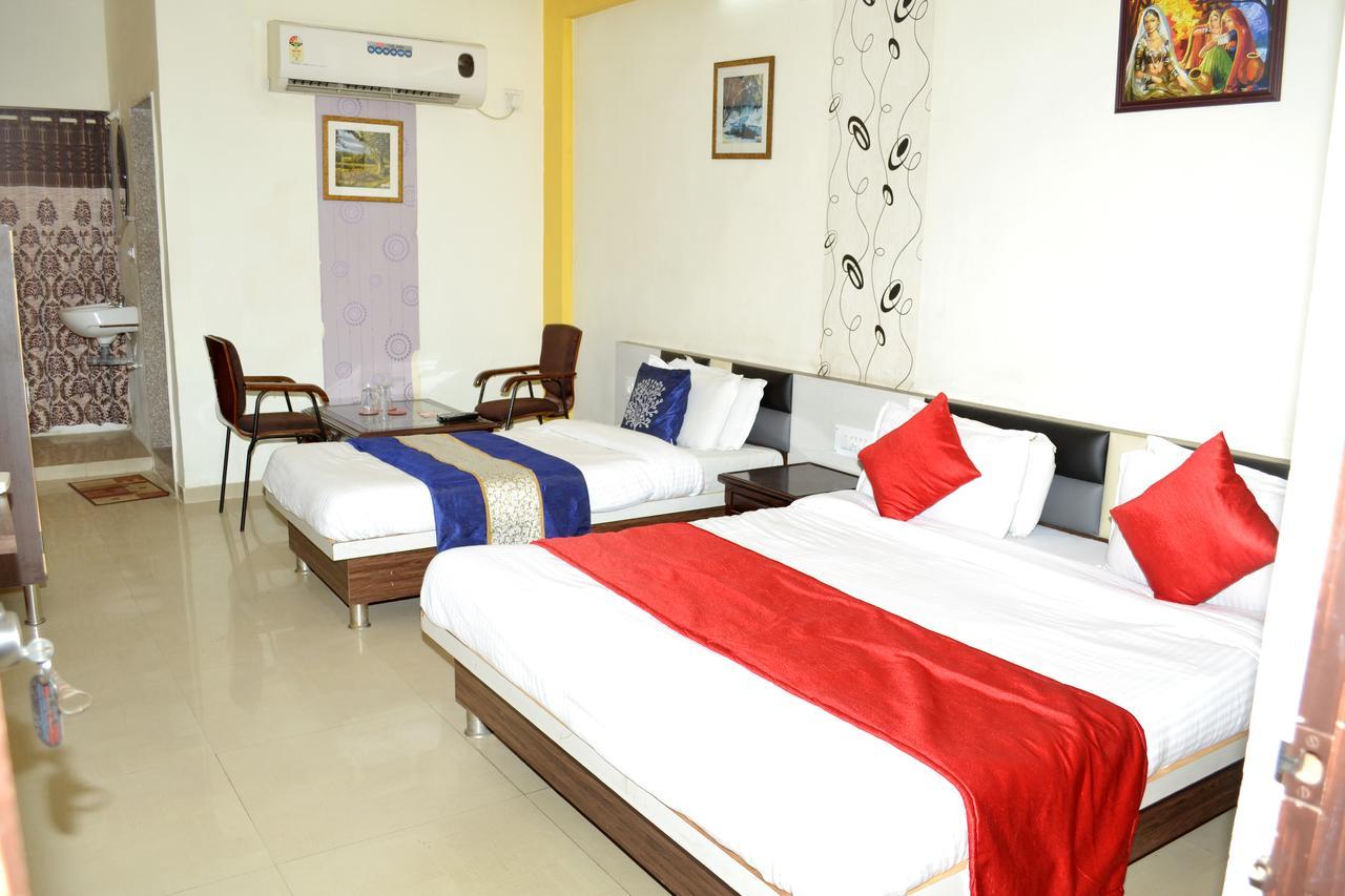 Hotel Neelkanth Residency Гандинагар Экстерьер фото