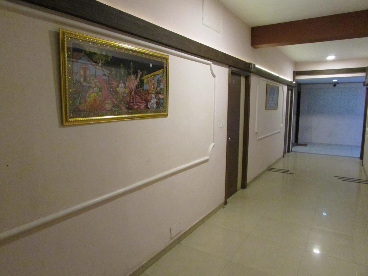Hotel Neelkanth Residency Гандинагар Экстерьер фото