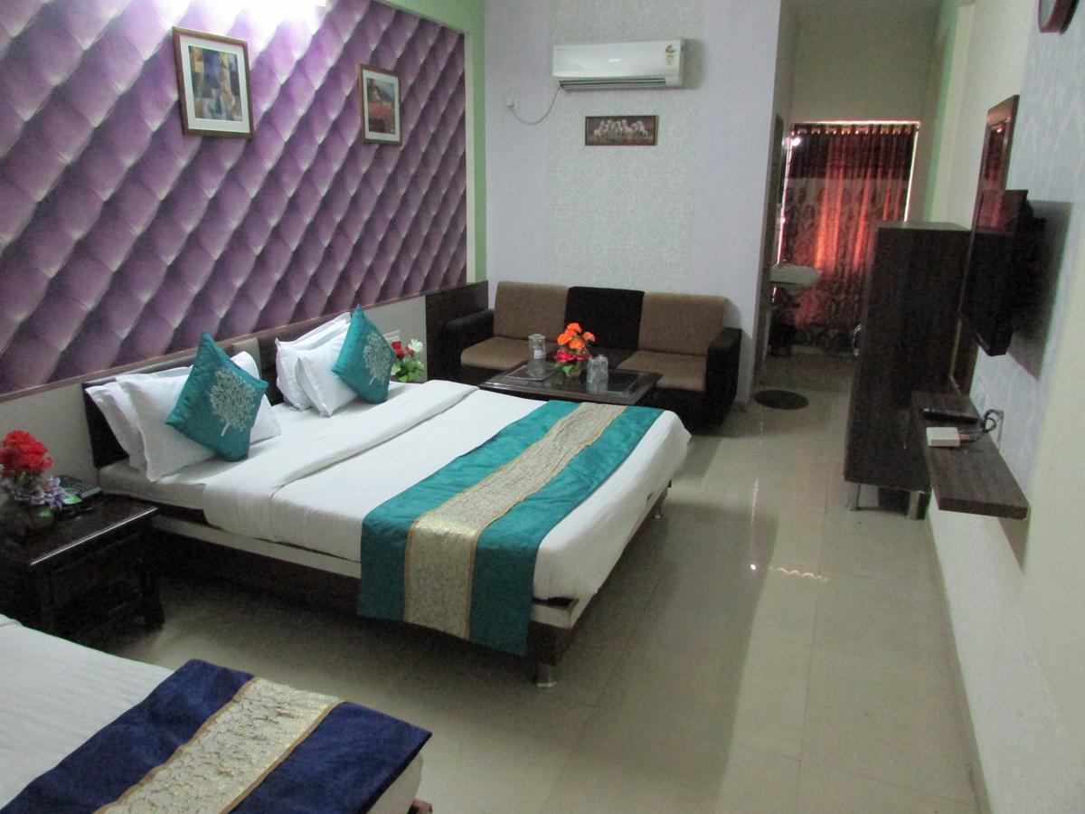 Hotel Neelkanth Residency Гандинагар Экстерьер фото