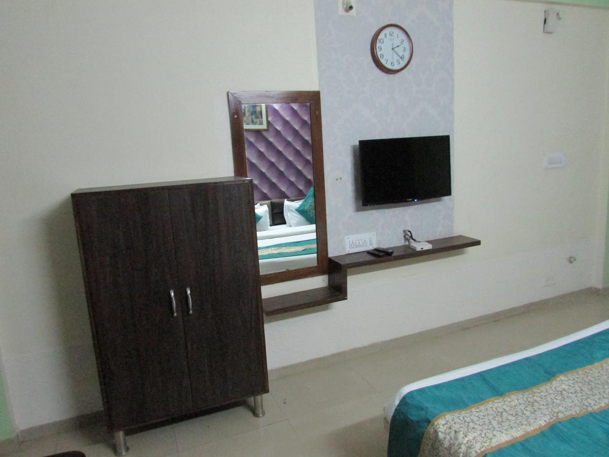 Hotel Neelkanth Residency Гандинагар Экстерьер фото