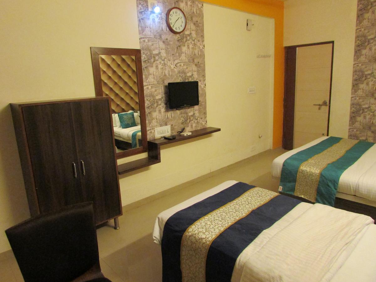 Hotel Neelkanth Residency Гандинагар Экстерьер фото